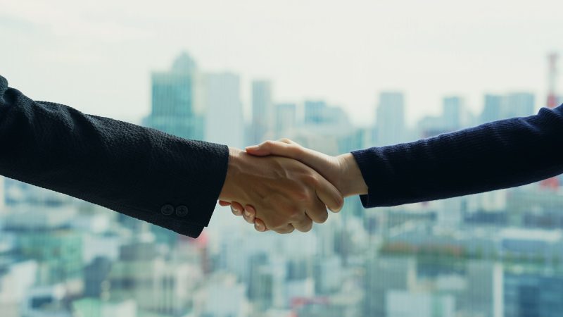 握手/ビジネス/交渉/スーツ