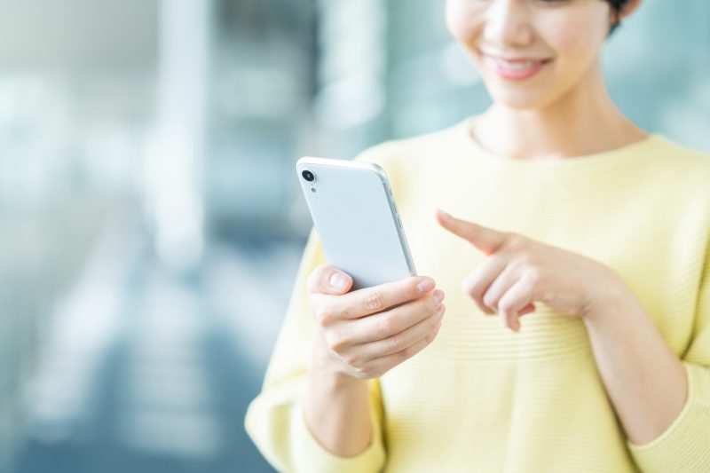 スマホ/女性/操作