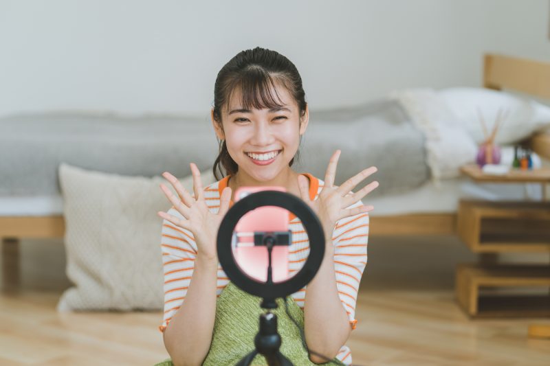 ライブ配信/女子大学生/女性/SNS/TikTok