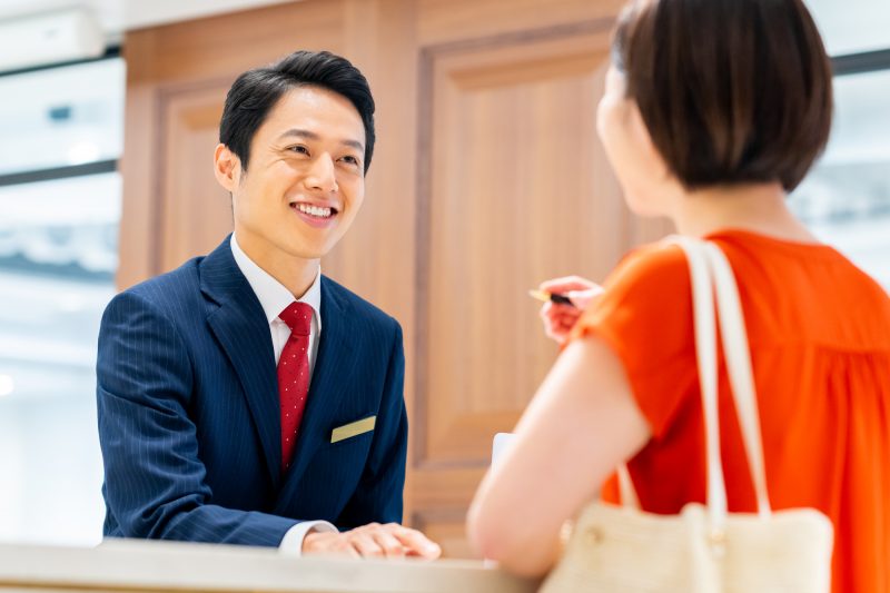 ホテル/スタッフ/女性/フロント/受付