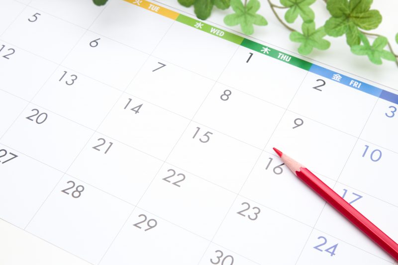 カレンダー/赤鉛筆/納期