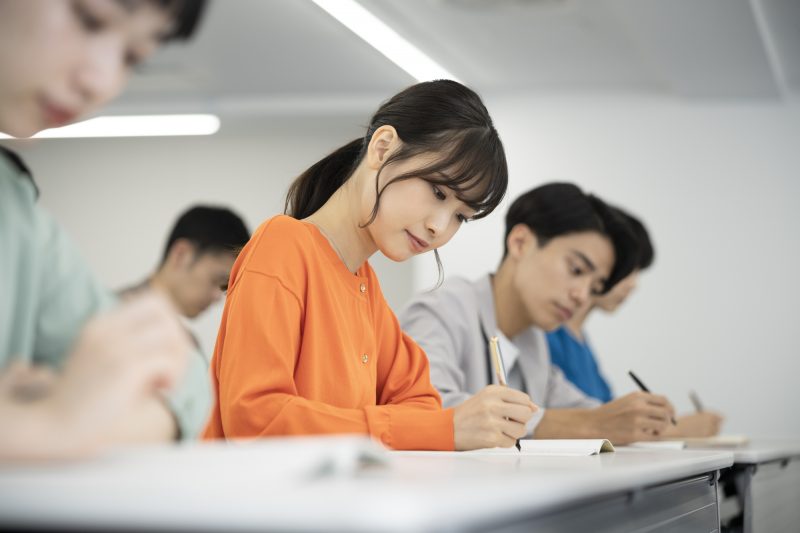 高校生/女性/男性/受験勉強/勉強/学習