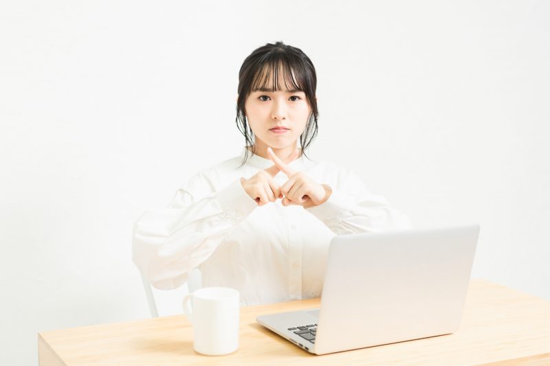 ノートパソコン/女性/バツ/NG