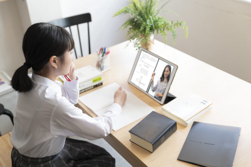 ノートパソコン/女性/在宅