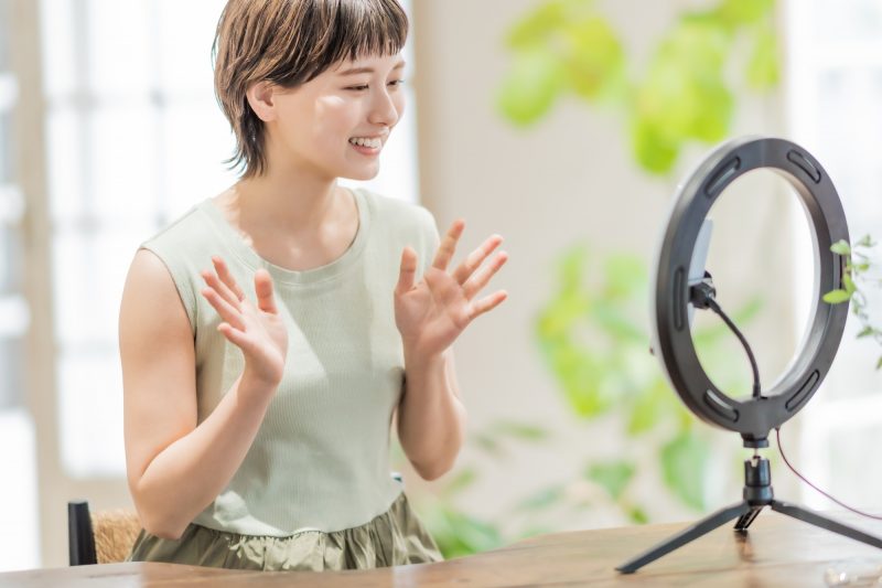 女性/動画撮影/リングライト